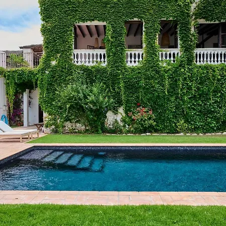 Villa Masia Blanca